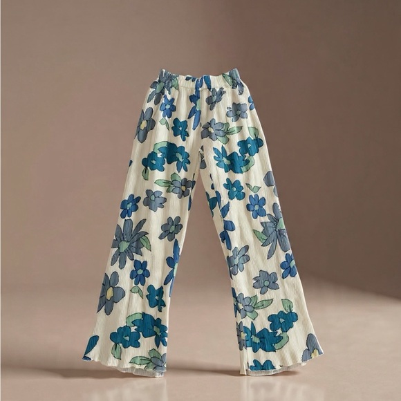 Women’s Casual 2 Pieces Set  Floral Blue and White Size S (runs bigger) - Picture 2 of 4